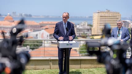 Bundeskanzler Friedrich Merz (CDU) in Luanda: Es gibt wesentliche Änderungen am US-Friedensplan für die Ukraine.