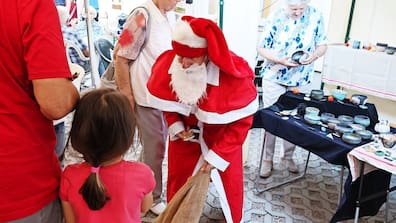 Der Weihnachtsmann ist viel beschäftigt – auch auf Weihnachtsmärkten in MV.